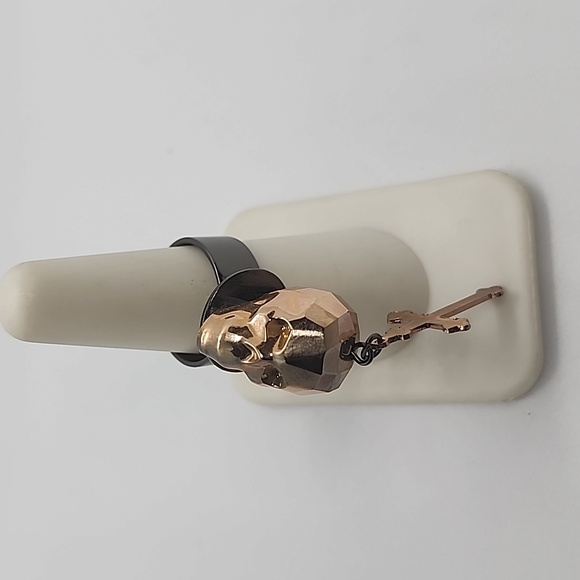 Gasoline GLAMOUR crystal Swarovski skull 💀 ☠️ charm ring - Picture 6 of 6